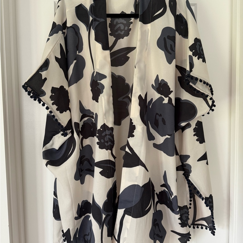 Mud Pie Blue and White Floral Kimono Top